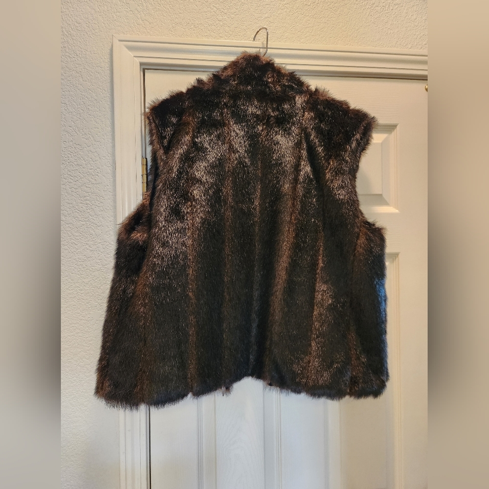 Faux fur vest - Picture 2 of 2